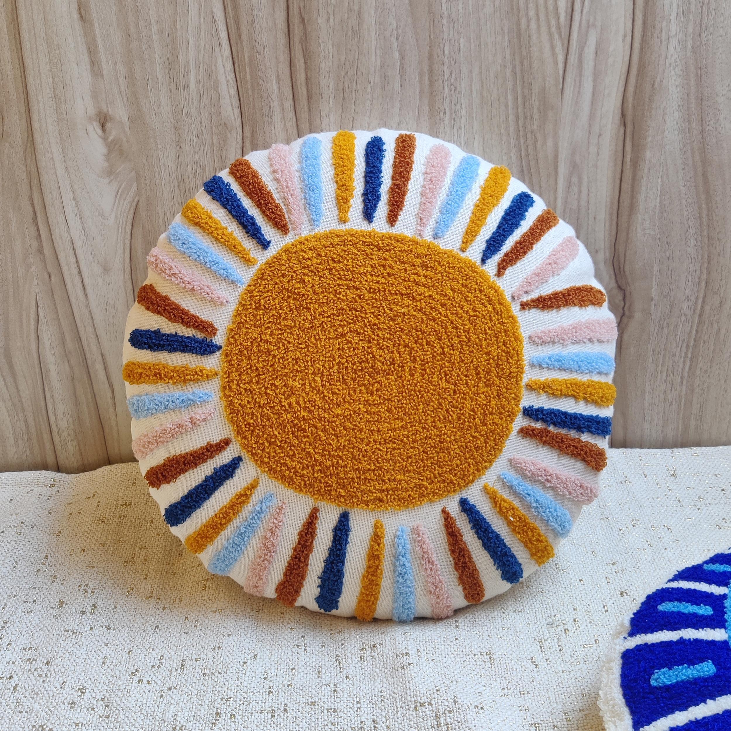 DAISY  Round Pillow Cover