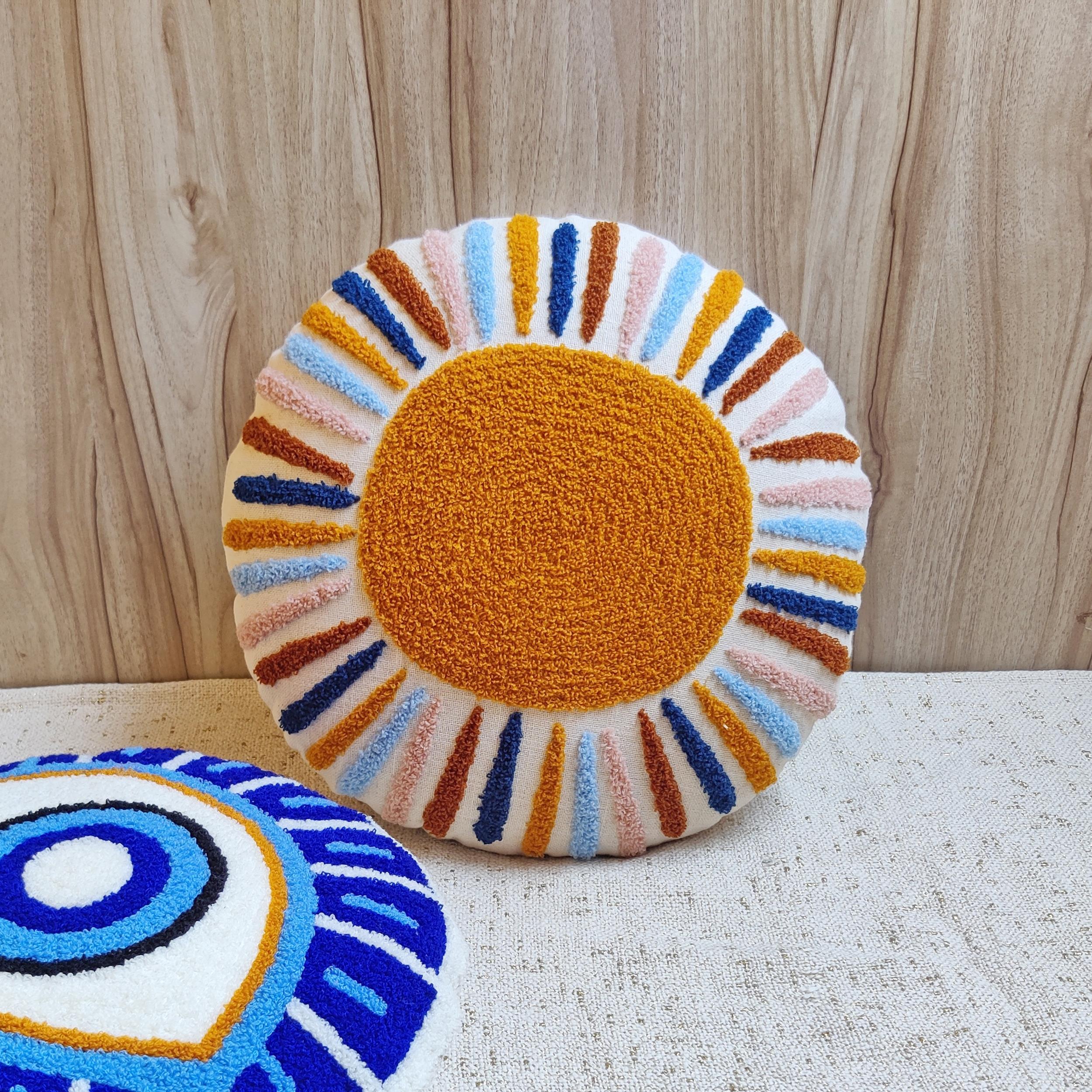 DAISY  Round Pillow Cover