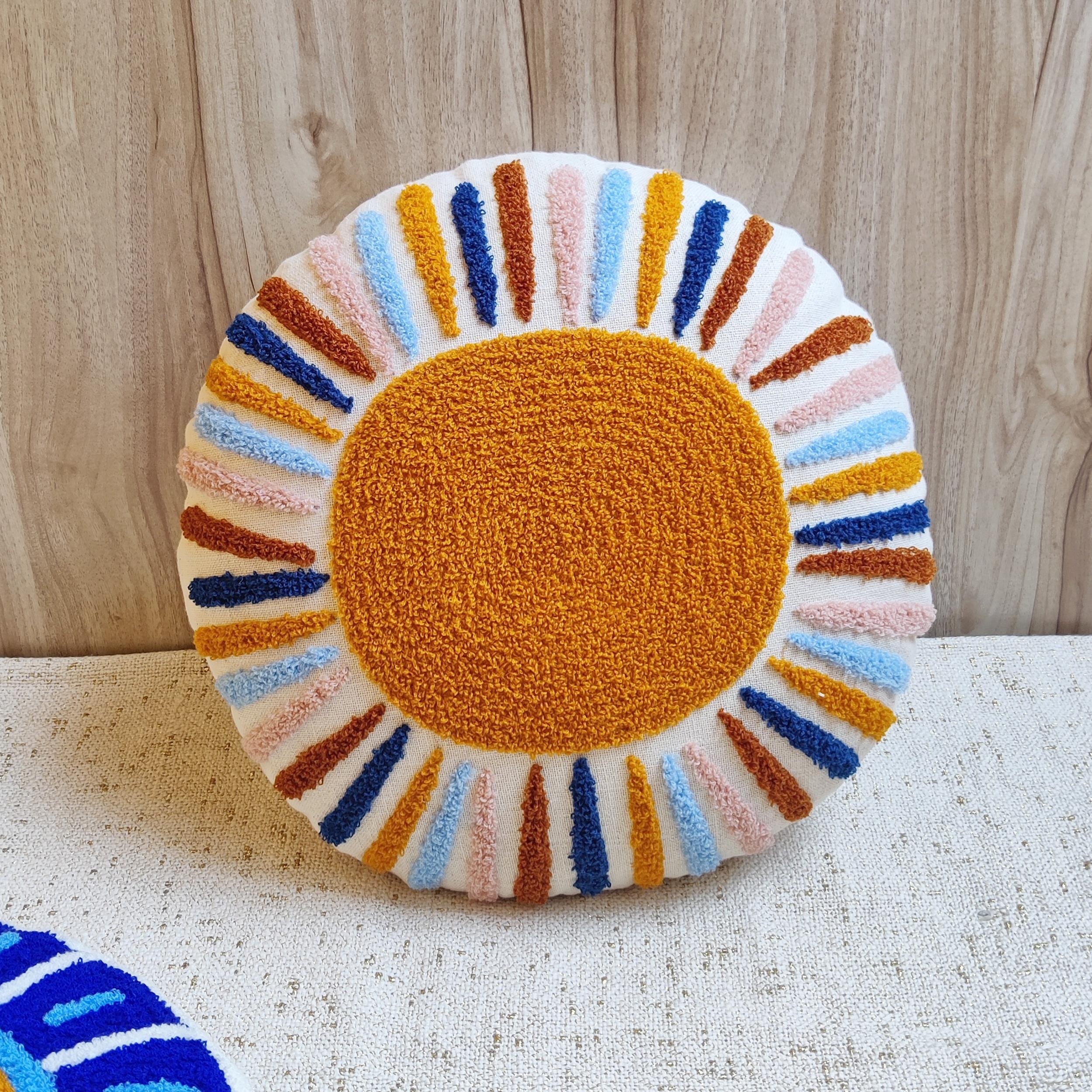 DAISY  Round Pillow Cover
